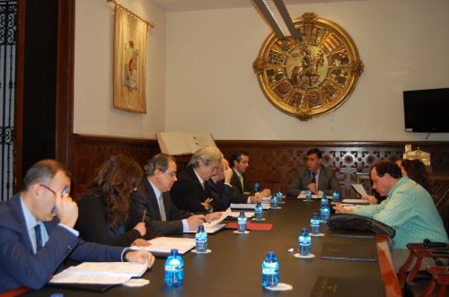 EL PATRONATO DE LA UNED APRUEBA UN PRESUPUESTO DE 399.000 EUROS PARA 2013